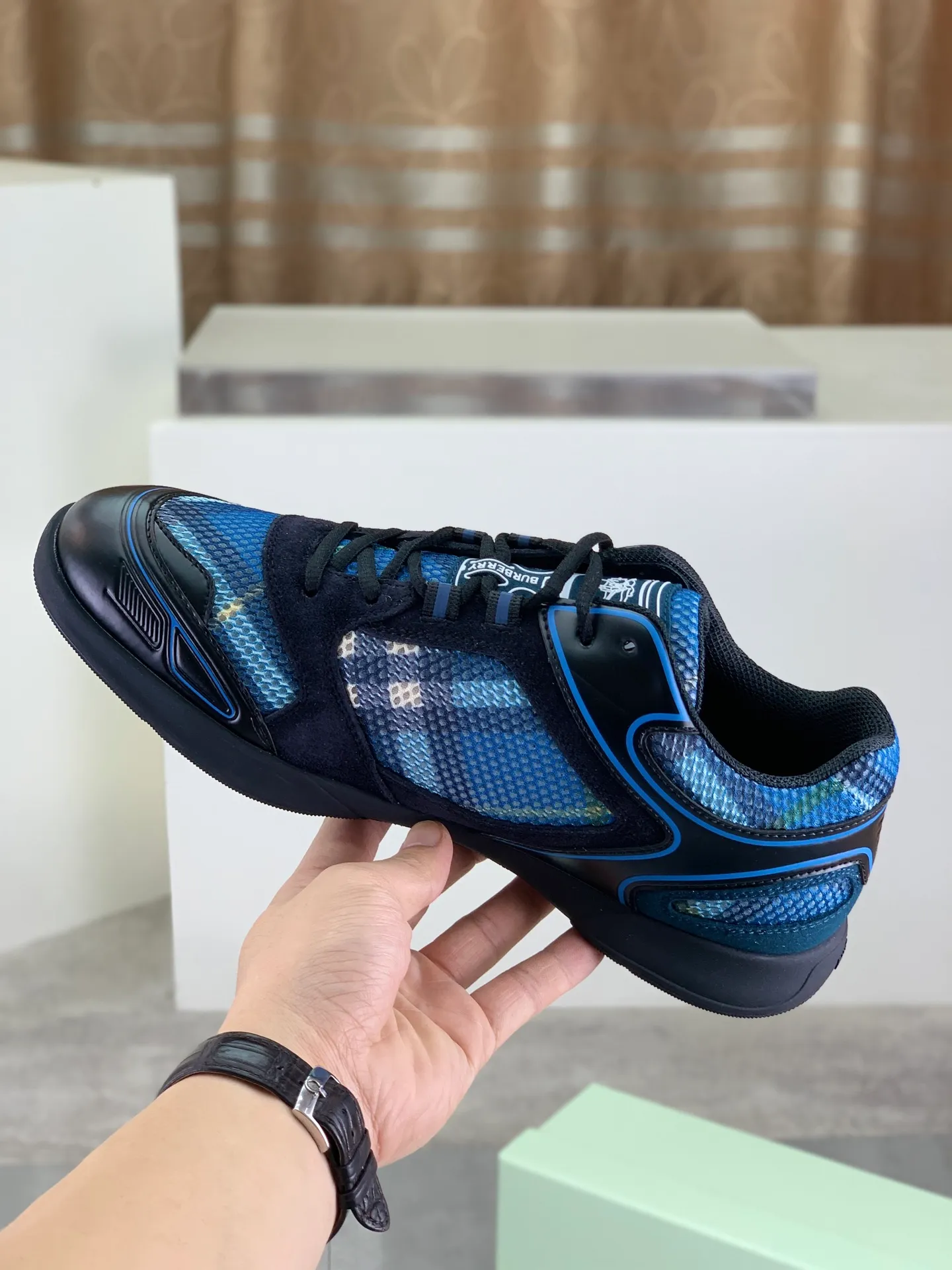 Factory price P720 [BURBERRY] Burberry - High-end quality original order - Upper: imported 🔝 original material - Inner lining: cowhide lining, feet; water-dyed cowhide - Outsole: ultra-light TPR rubber; two-color molded outsole - Ultra-high quality control·Fine workmanship: highlighted (high-end·nobility·grade) -Size: 36-46 for men and women Color: 4️⃣colors available